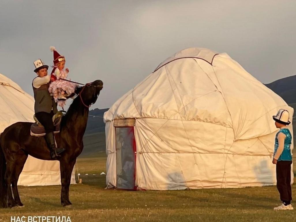 Zalkar Yurt Camp Hotel Song-Kul ภายนอก รูปภาพ
