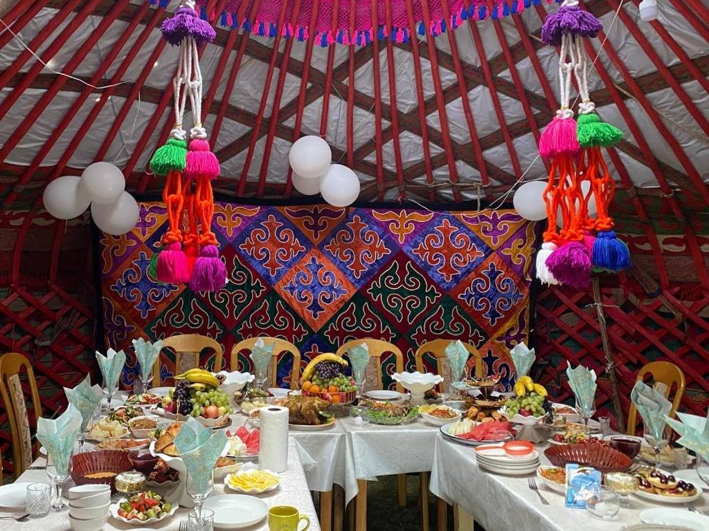Zalkar Yurt Camp Hotel Song-Kul ภายนอก รูปภาพ
