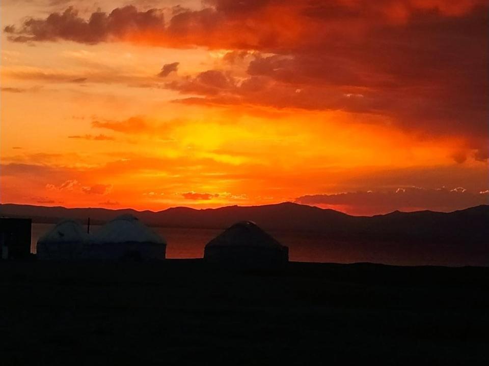 Zalkar Yurt Camp Hotel Song-Kul ภายนอก รูปภาพ