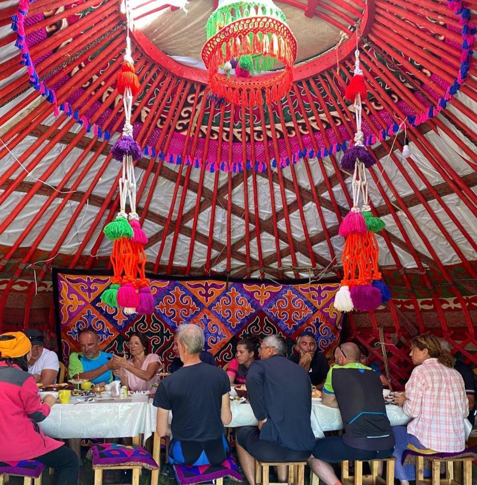 Zalkar Yurt Camp Hotel Song-Kul ภายนอก รูปภาพ