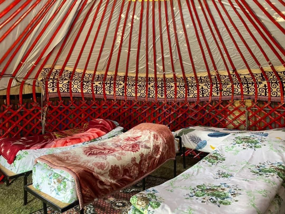 Zalkar Yurt Camp Hotel Song-Kul ภายนอก รูปภาพ