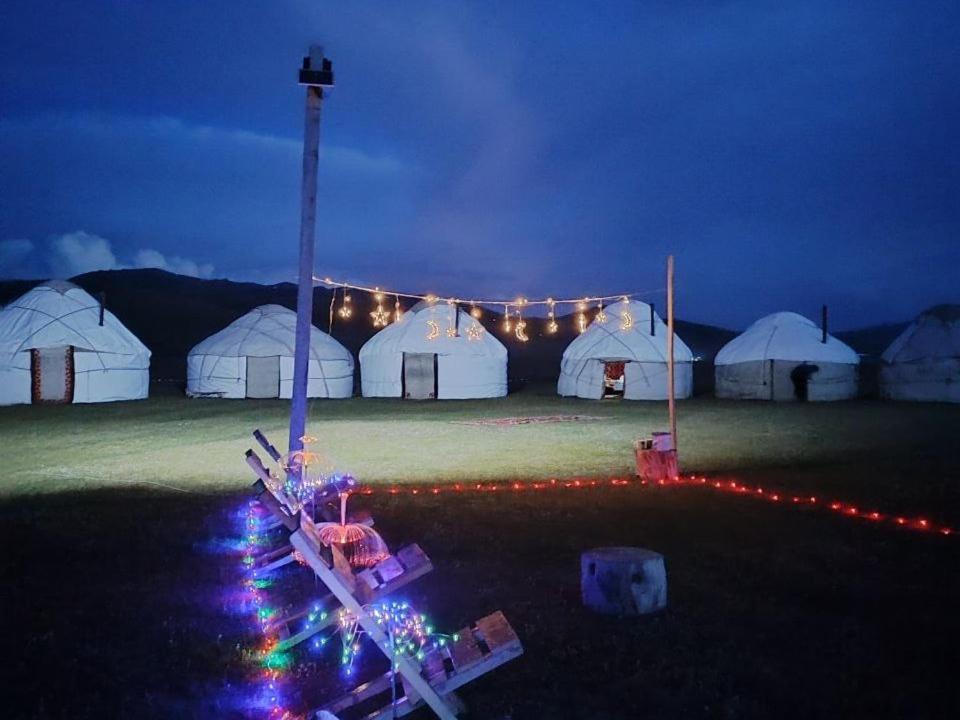 Zalkar Yurt Camp Hotel Song-Kul ภายนอก รูปภาพ