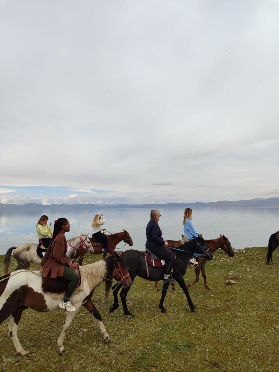 Zalkar Yurt Camp Hotel Song-Kul ภายนอก รูปภาพ