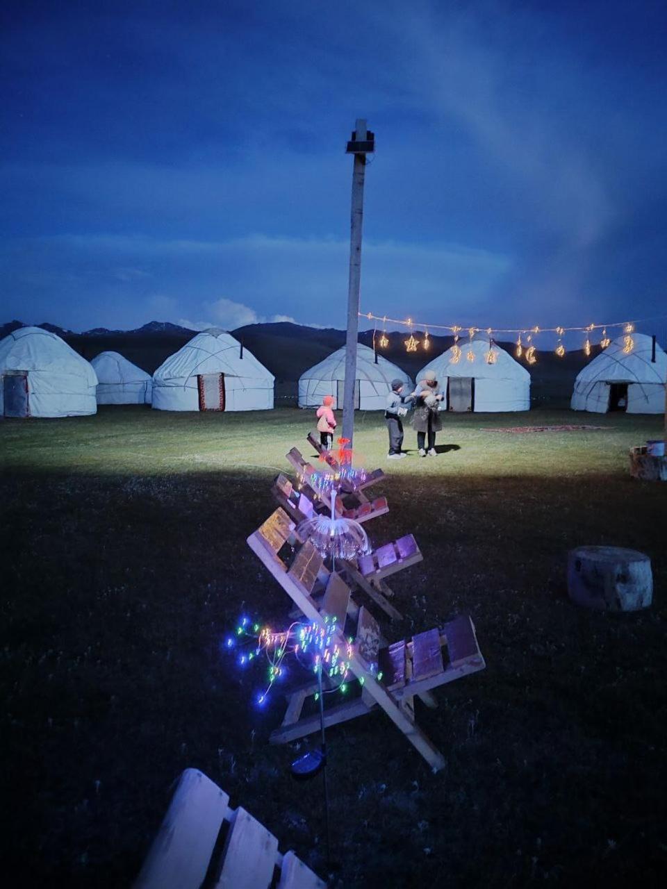Zalkar Yurt Camp Hotel Song-Kul ภายนอก รูปภาพ