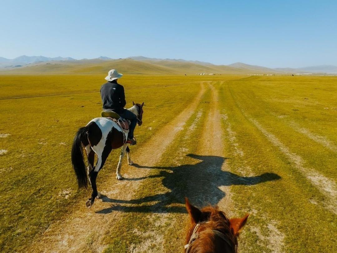 Zalkar Yurt Camp Hotel Song-Kul ภายนอก รูปภาพ