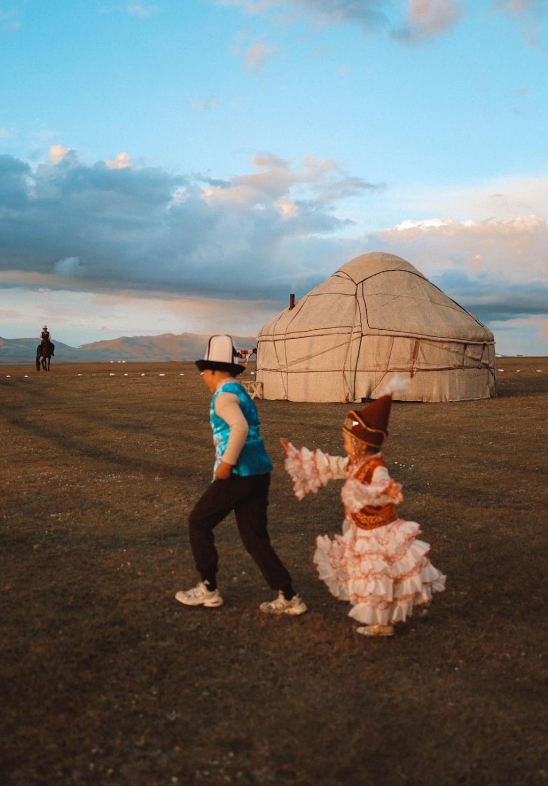 Zalkar Yurt Camp Hotel Song-Kul ภายนอก รูปภาพ